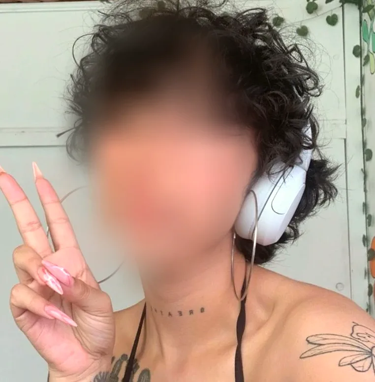 Amelia, 26