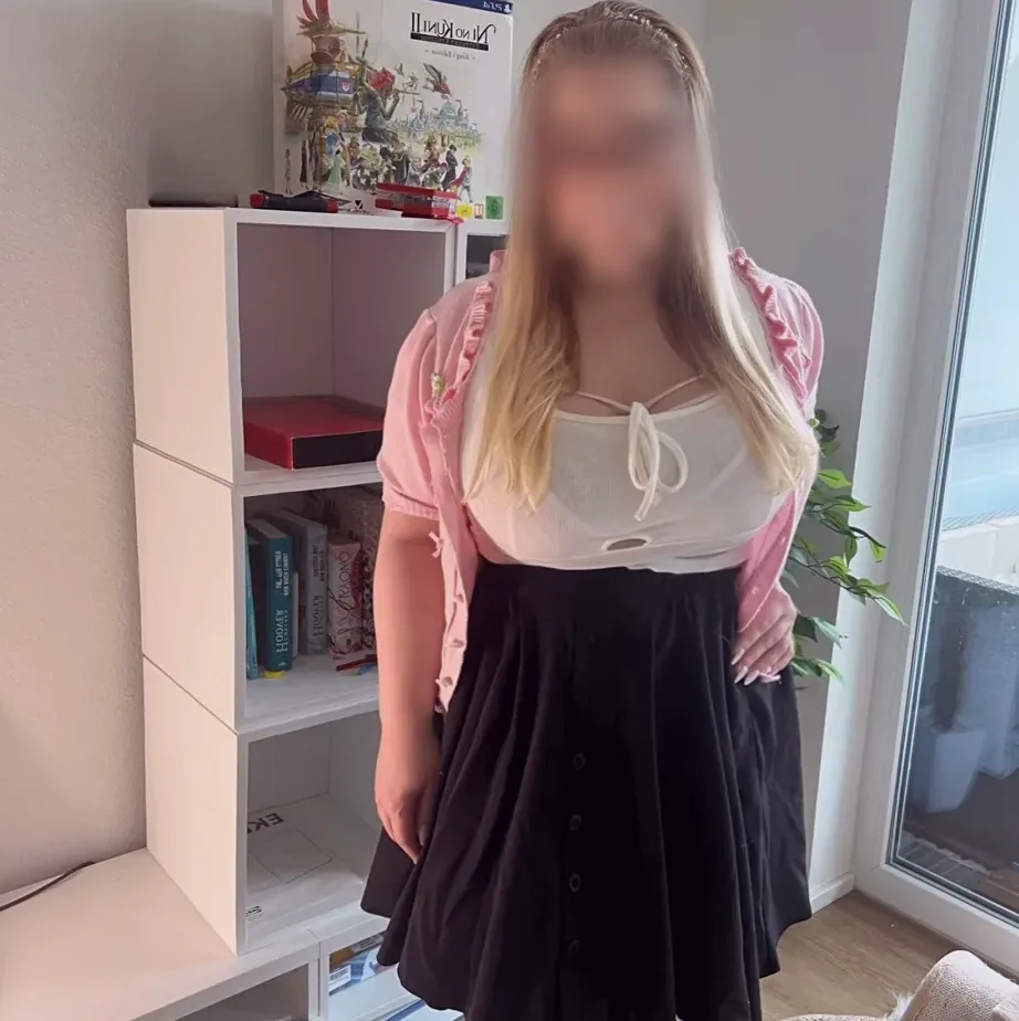 Isobel, 32