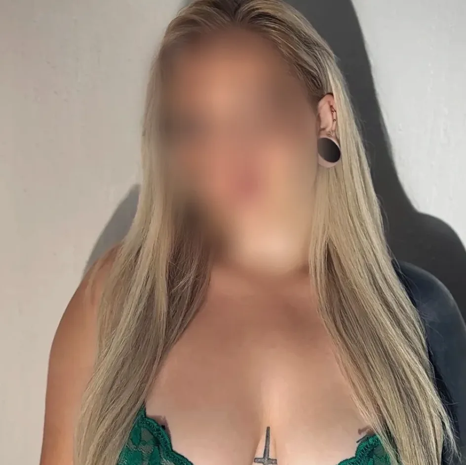 Kelly, 25