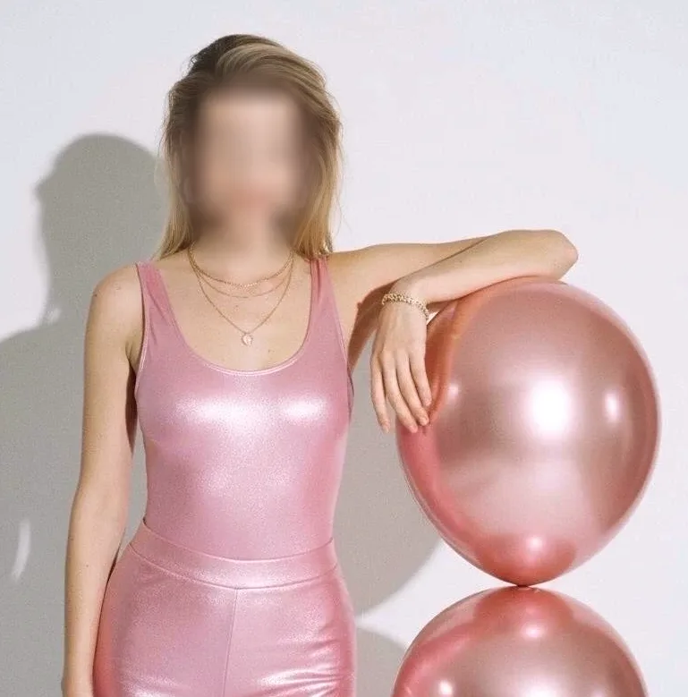 Lara, 33