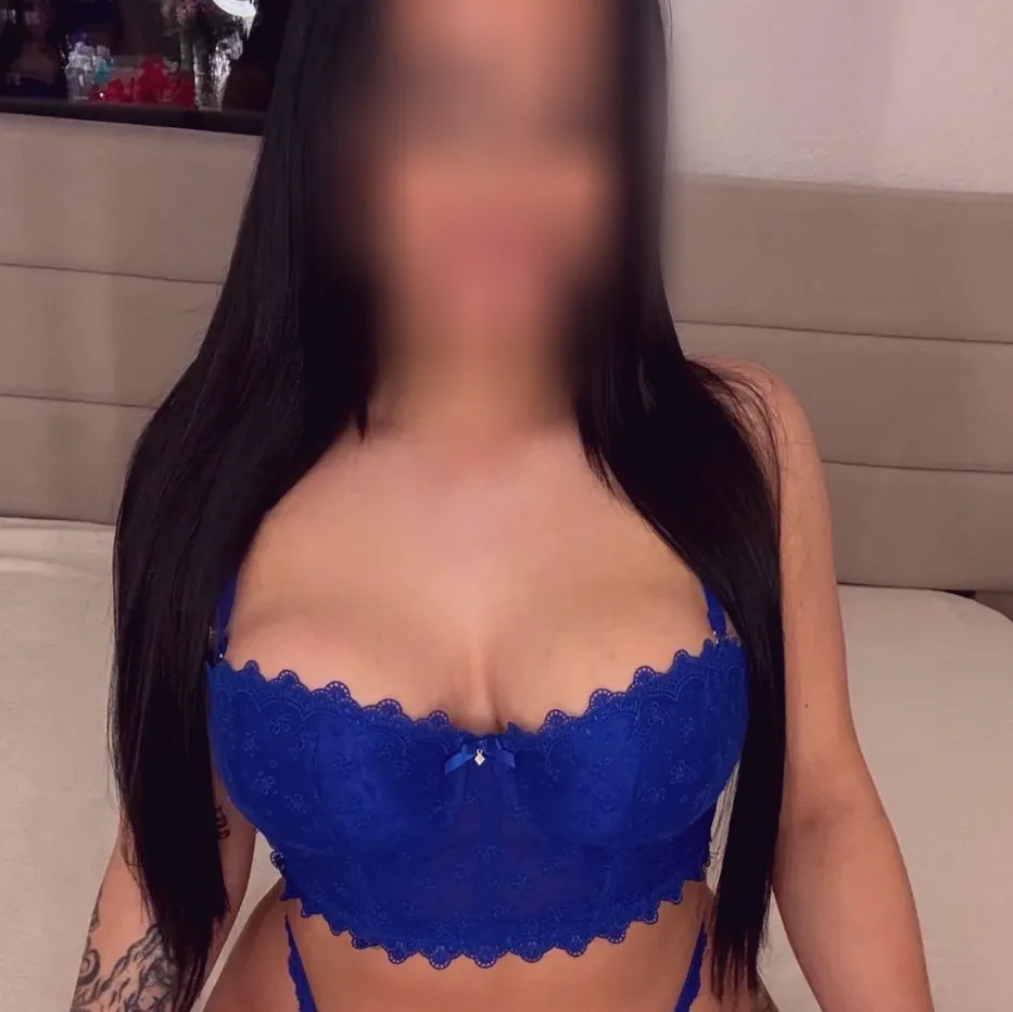 Molly, 24
