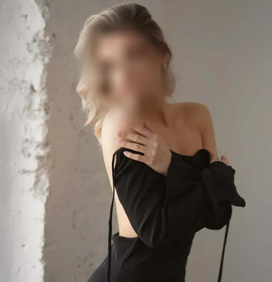 Naomi, 25